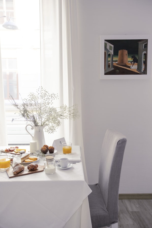 Free daily continental breakfast