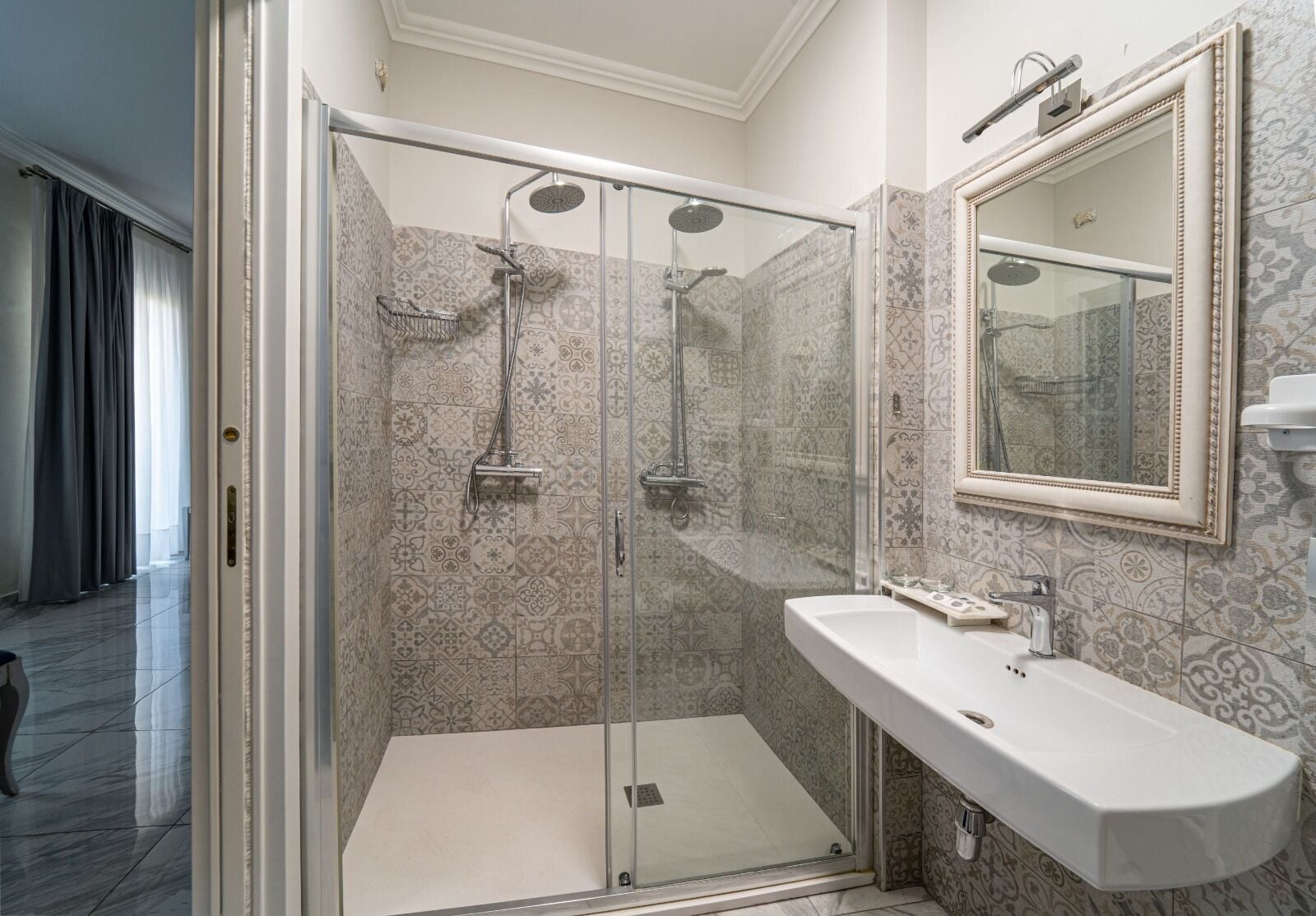 shower, rainfall showerhead, free toiletries, hair dryer