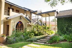 ห้องลักซ์ชัวรี่ดับเบิลหรือทวิน, 1 ห้องนอน, ปลอดบุหรี่, วิวสวน | วิวจากห้องพัก