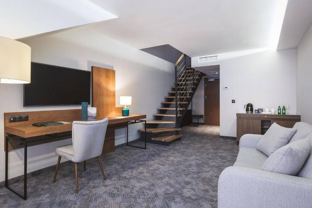 2-levels room | living area | flat-screen tv