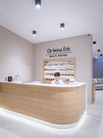 双人护理室、桑拿、热水浴缸、湿蒸房、按摩服务