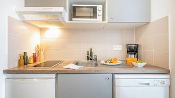 Apartment, Non Smoking | Private kitchen