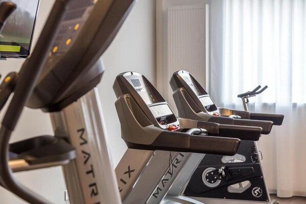 Ein Laufband, an dessen Seite der Markenname 'MATRIX' zu sehen ist.