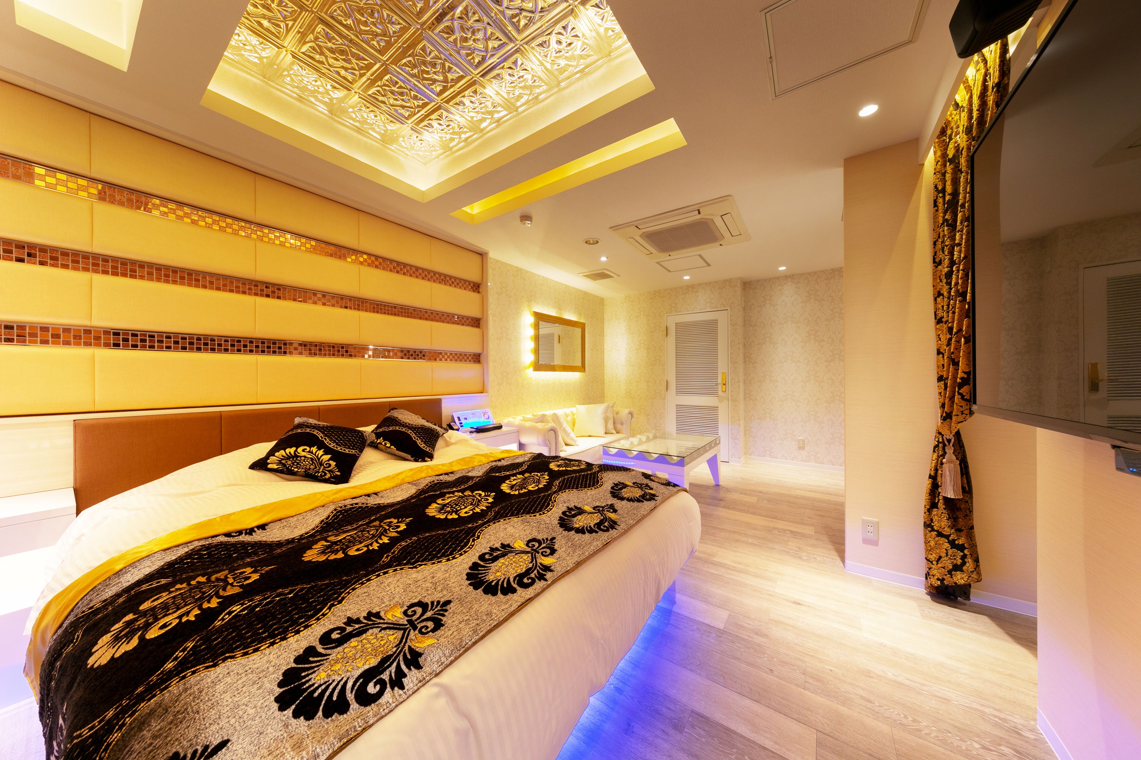 Suite | Minibar, desk, free WiFi