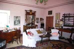 บริเวณนั่งเล่นที่ล็อบบี้