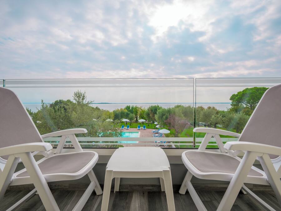 Quarto luxo, vista para o lago | Vista do quarto