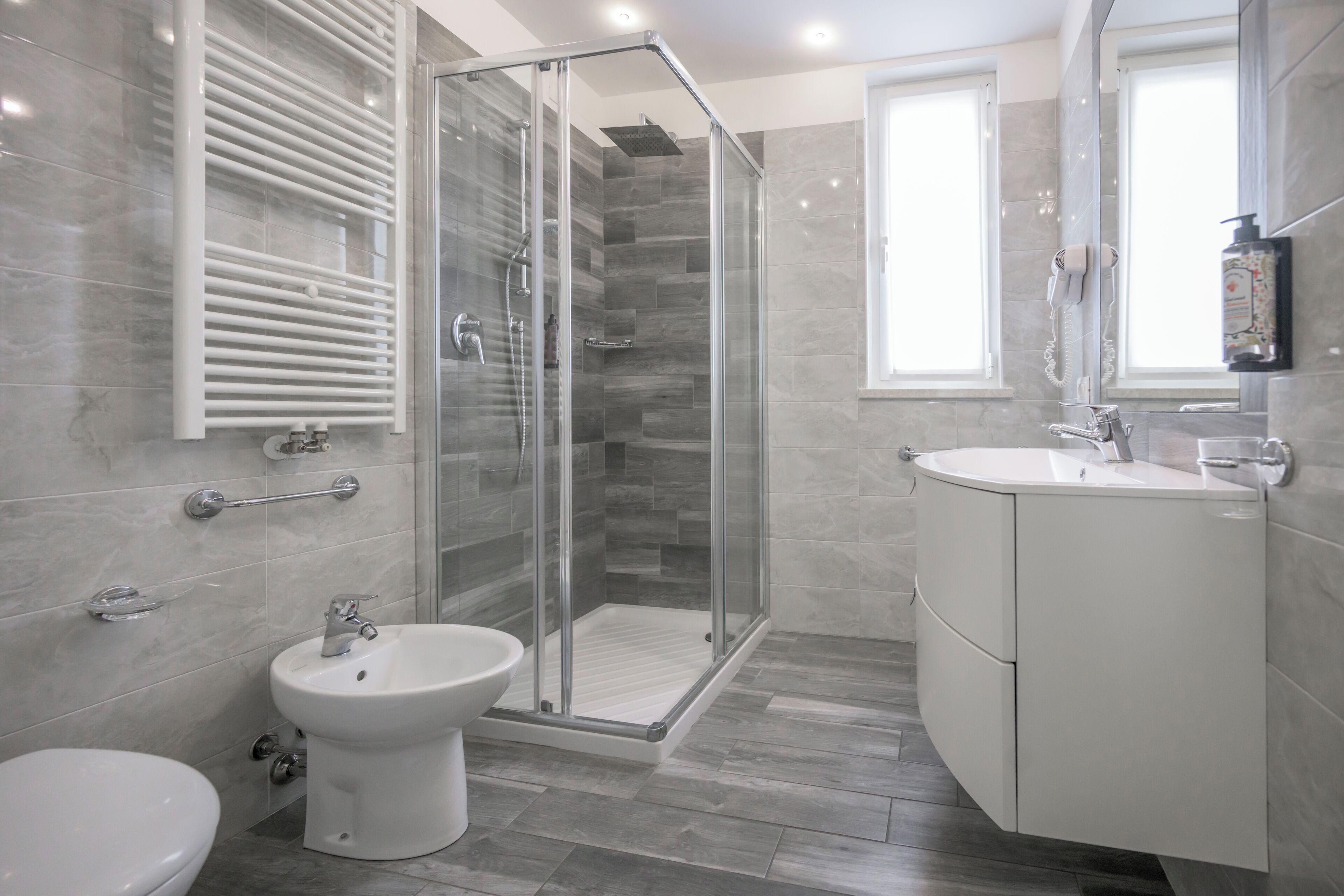 deluxe room, lake view | bathroom | shower, hair dryer, towels, soap