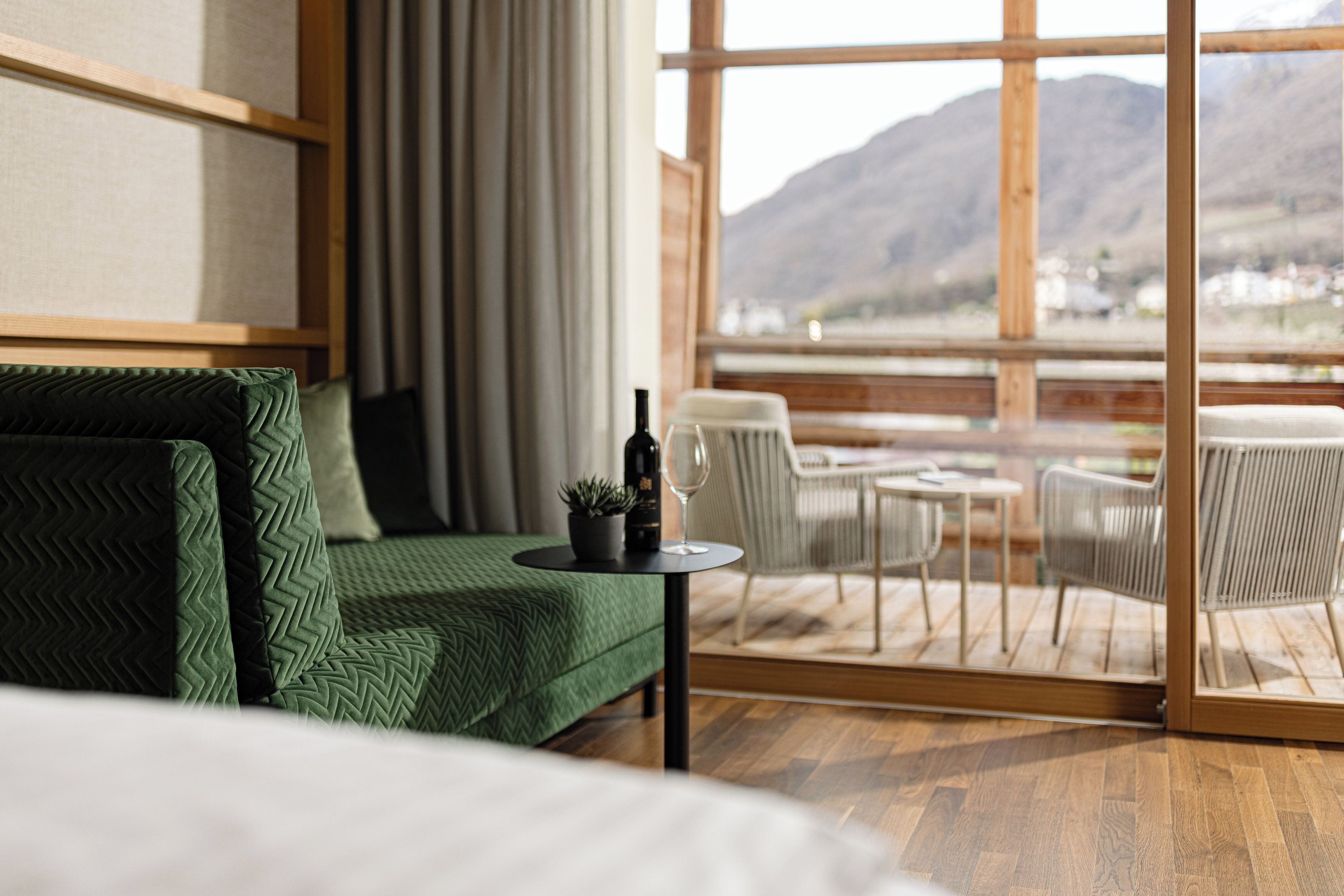 Habitación Deluxe doble, accesible para personas con discapacidad | Zona de estar | Una televisión, juguetes, suelo radiante