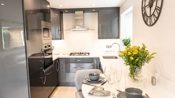 ์ํํธ, ์ ์ฉ ์์ค (Garden Terrace - Flat 2) | ๊ธฐํ