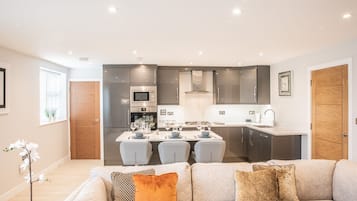 Apartment, Private Bathroom (Garden - Flat 4) | Private kitchen