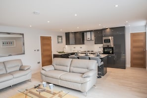 Apartment, Private Bathroom (Flat 3) | Lounge