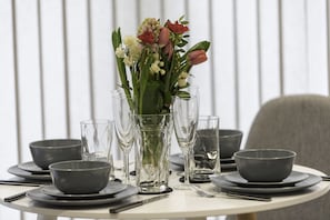 Deluxe Apartment, Private Bathroom (Flat 1) | Dining