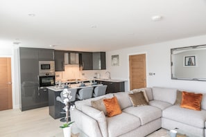 Apartment, Private Bathroom (Garden - Flat 4) | Shared kitchen