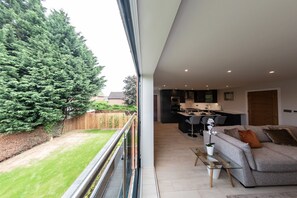 Appartement, privébadkamer (Garden - Flat 4) | Uitzicht vanaf balkon