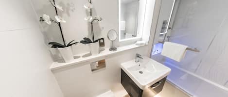 Apartment, Private Bathroom (Garden Terrace - Flat 2) | Bathroom