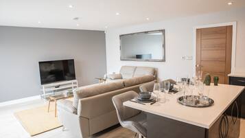 Apartment, Private Bathroom (Flat 3) | Dining