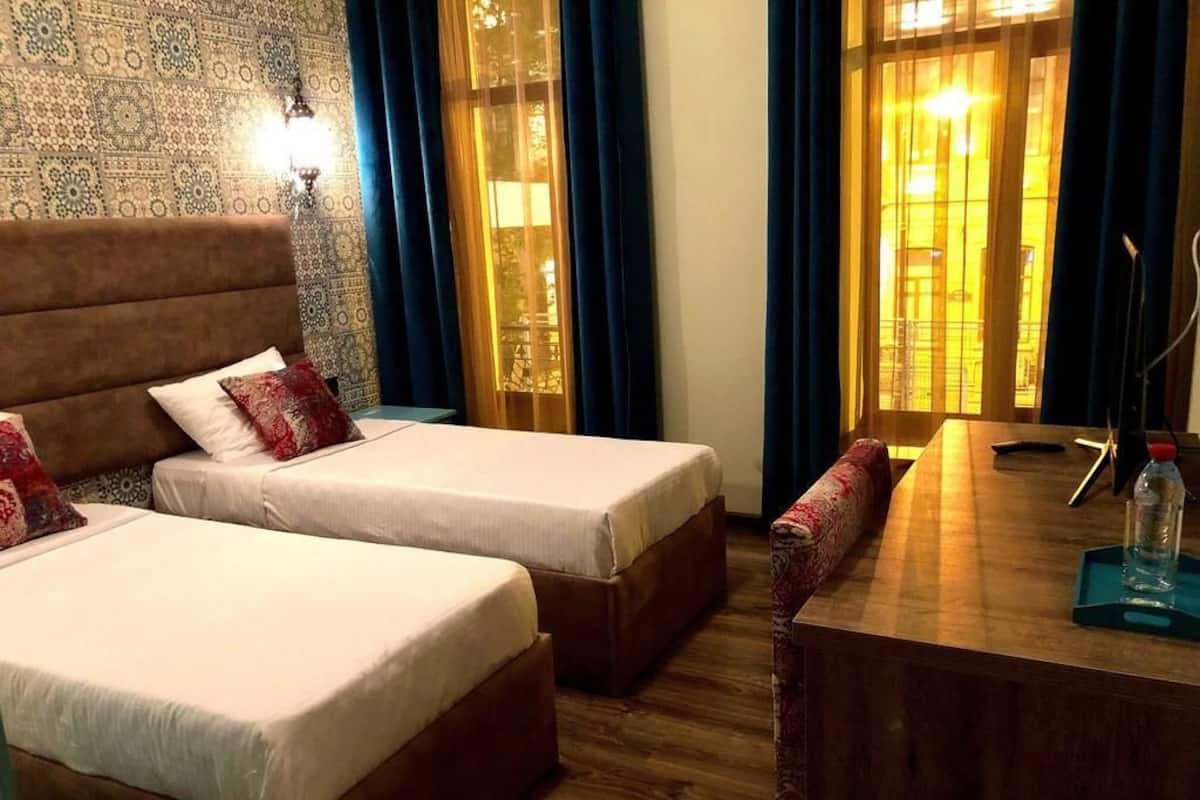 1 dormitorio, ropa de cama de alta calidad, escritorio