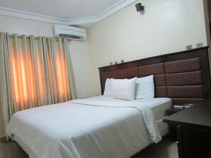 Royal Room, Non Smoking | In-room safe, desk, free WiFi, bed sheets - Bex Suites and Spa (Enugu)