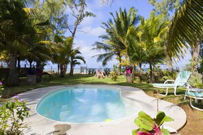 Hồ bơi ngoài trời 