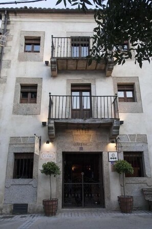Front of property - Casa Rural con encanto Los Postigos (Banos de Montemayor)