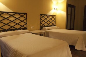 Comfort Twin Room, Balcony | Premium bedding, in-room safe, free cribs/infant beds, free WiFi - Casa Rural con encanto Los Postigos (Banos de Montemayor)