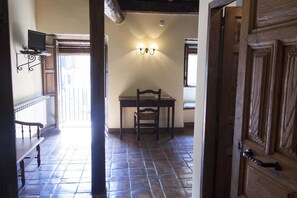 Comfort Double Room, Balcony | Premium bedding, in-room safe, free cribs/infant beds, free WiFi - Casa Rural con encanto Los Postigos (Banos de Montemayor)