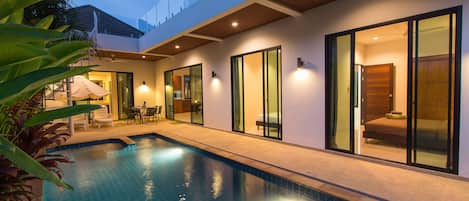 3-Bedroom Villa with Private Pool | Teras/patio