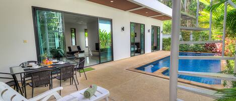 3-Bedroom Villa with Private Pool | 露台