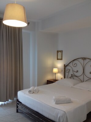 Double Room, Sea View | Bed sheets - Aegean Blue Studios (Kassandra)