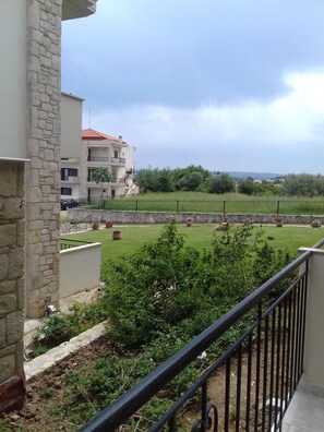 Estudi, vistes al jardí | Vista des de l'habitació