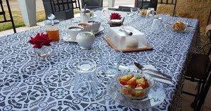 Desayuno continental gratuito y diario