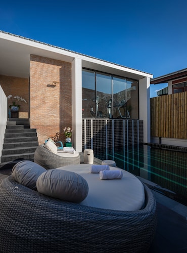 Chala Number 2 Art and Gallery House