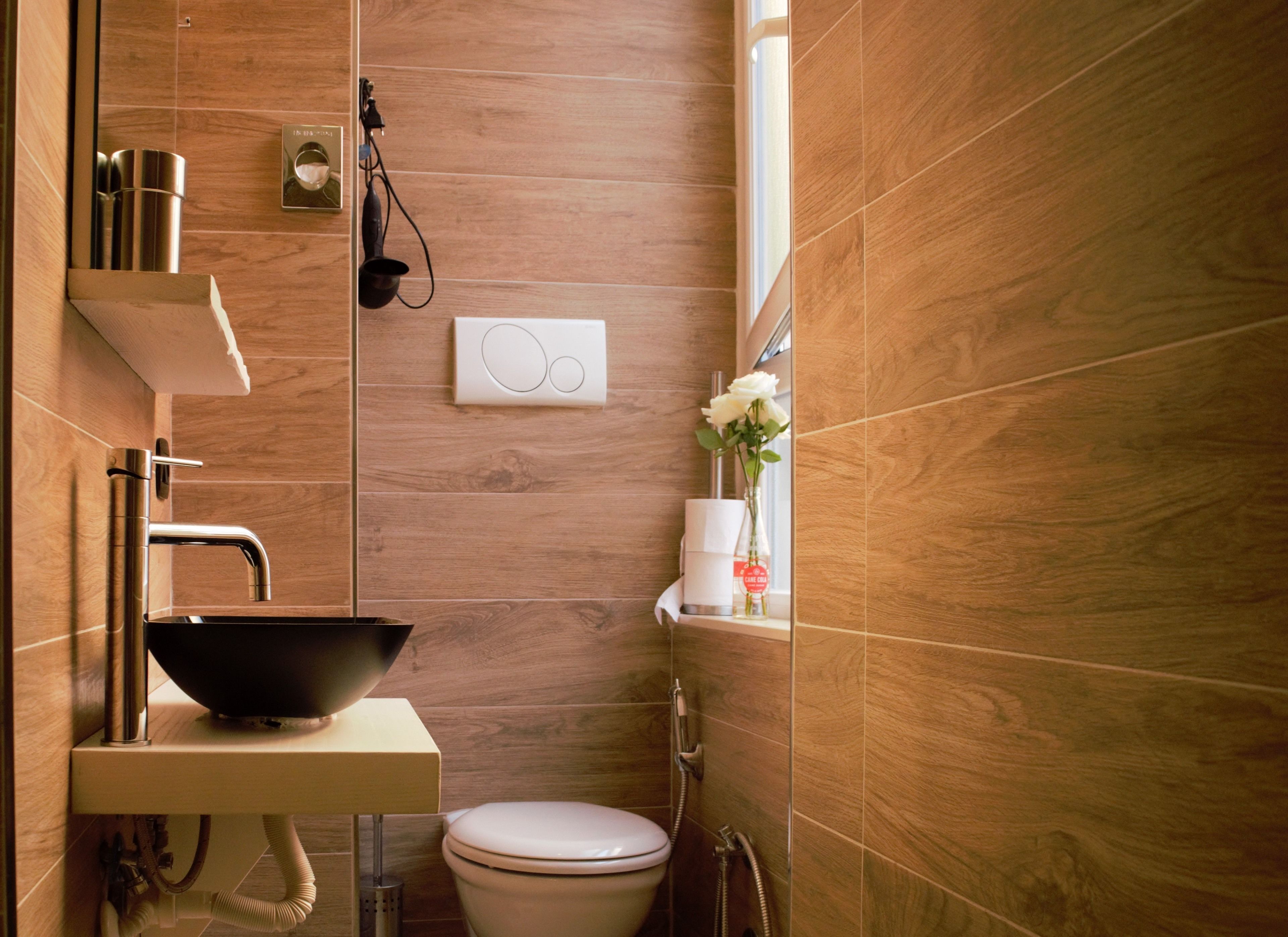 Deluxe Suite, 1 Bedroom, Balcony, City View | Bathroom | Shower, rainfall showerhead, free toiletries, towels