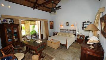 Perhehuvila, 3 makuuhuonetta, rannalla | 3 makuuhuonetta, tallelokero huoneessa, yksilöllisesti sisustettu