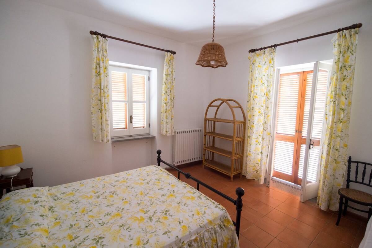 Quarto casal, banheiro compartilhado (Mimose) | 1 quarto, ferros/tábuas de passar roupa, berços (sobretaxa)