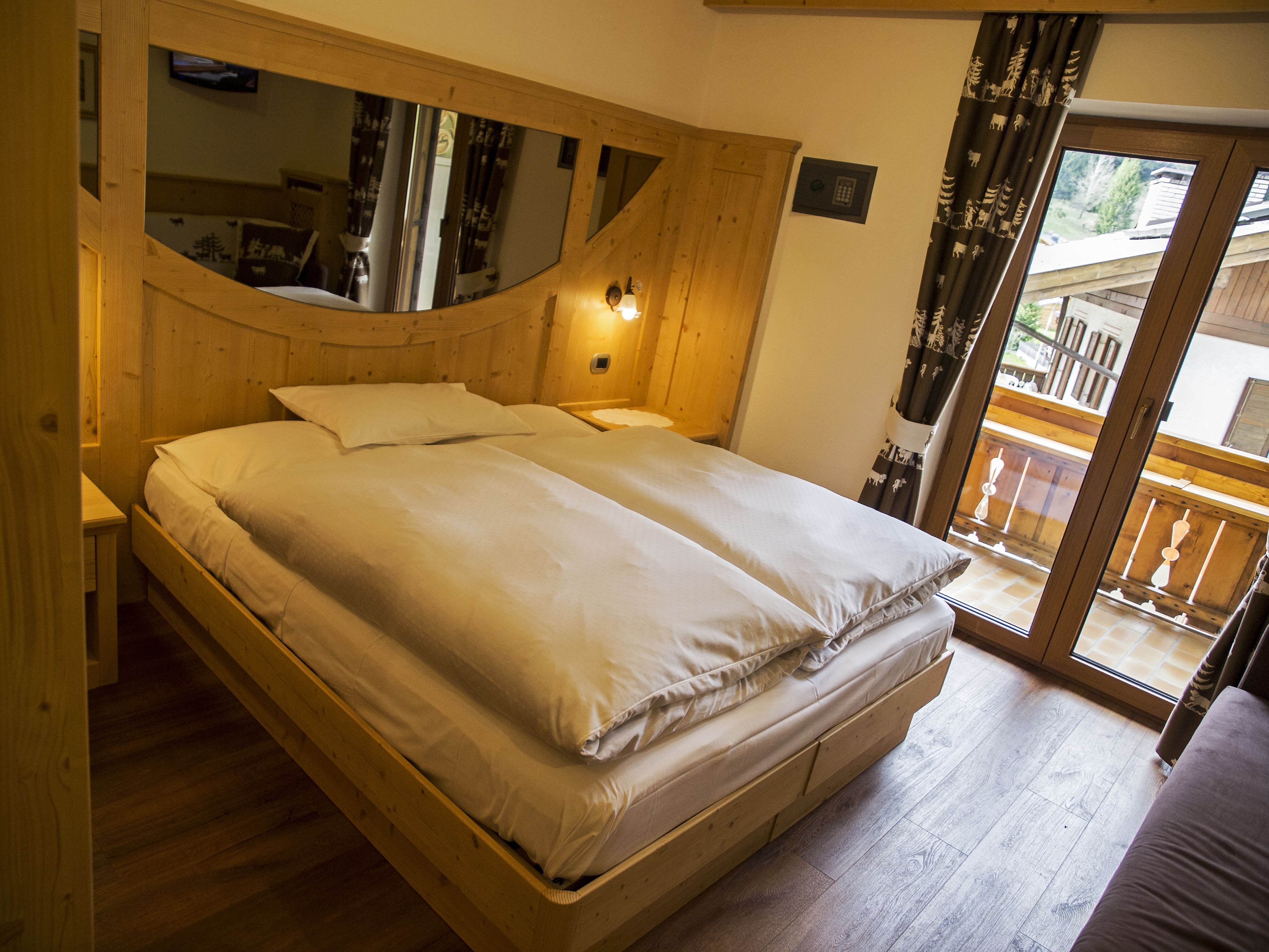 Double or Twin Room | In-room safe, desk, soundproofing, free WiFi