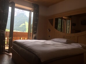 Double or Twin Room | In-room safe, desk, soundproofing, free WiFi - Hotel El Paster (San Giovanni di Fassa)