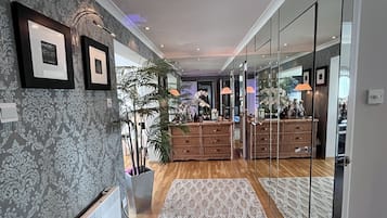 Executive Penthouse, 2 Bedrooms (Apartment 1 ) | In-room dining