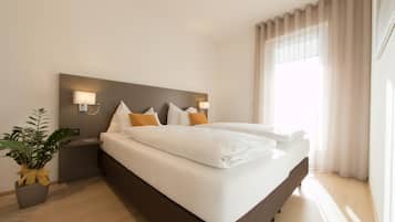 Allergikerbettwaren, Zimmersafe, Schreibtisch, VerdunkelungsvorhÀnge