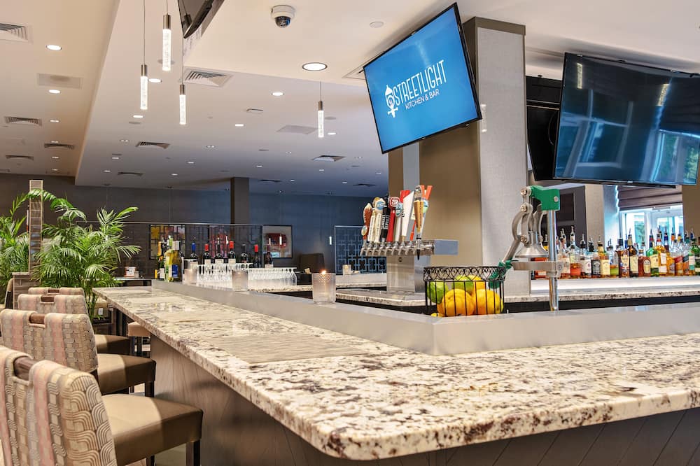 Holiday Inn & Suites Philadelphia W - Drexel Hill by IHG
