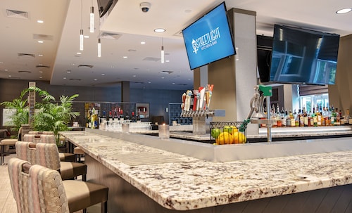 Holiday Inn & Suites Philadelphia W - Drexel Hill by IHG