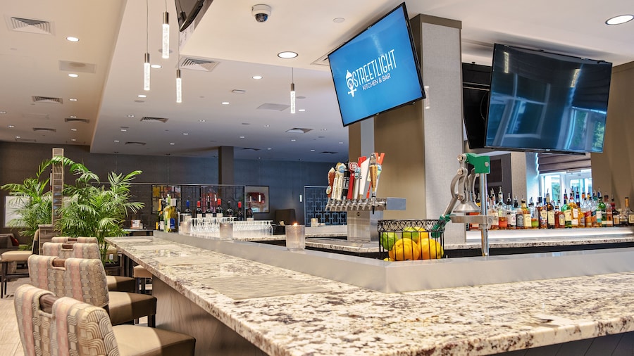 Holiday Inn & Suites Philadelphia W - Drexel Hill by IHG