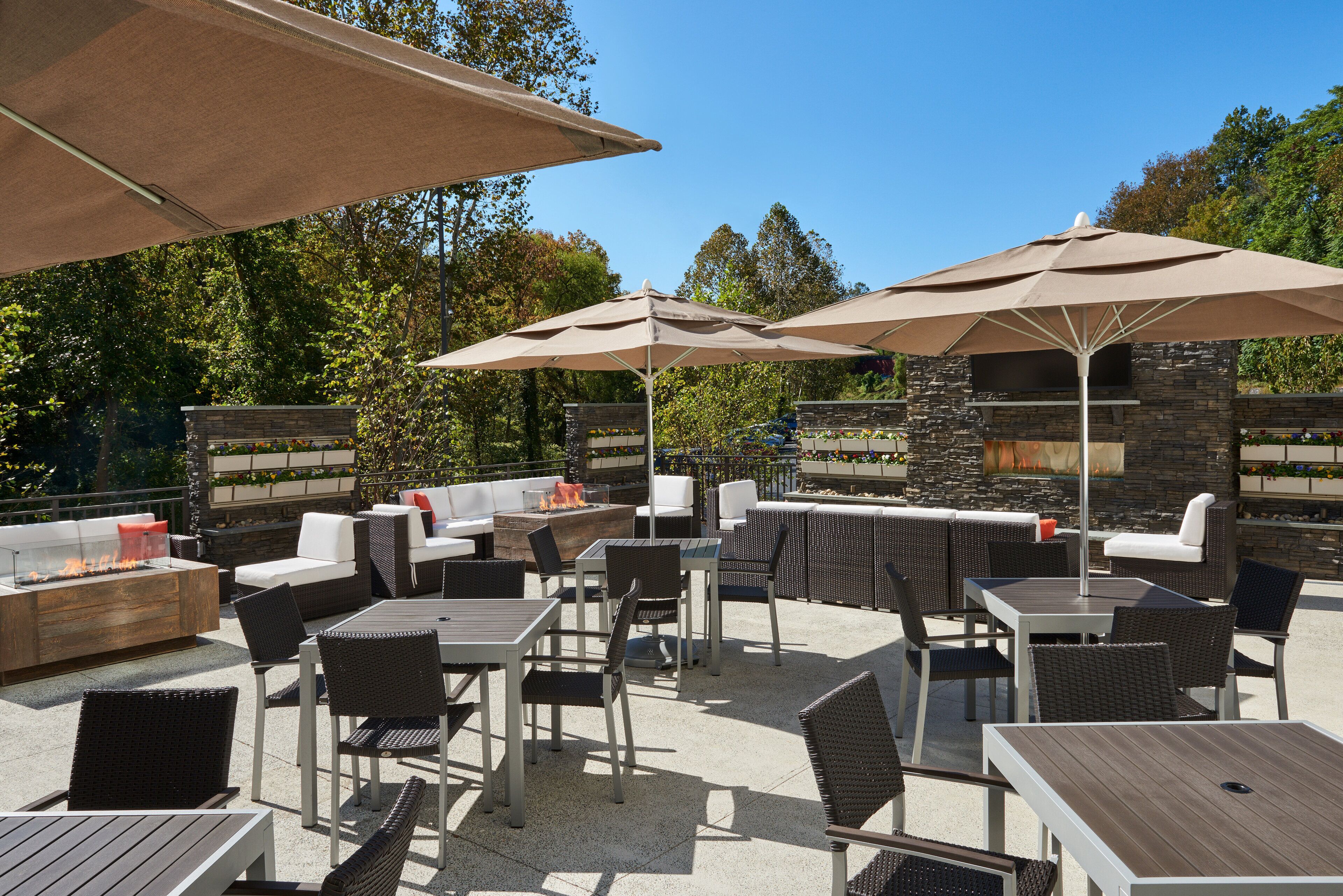 Breakfast, lunch, dinner served; American cuisine 