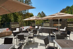 Se sirven desayunos, almuerzos y cenas; cocina americana