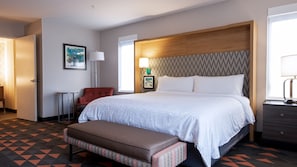 In-room safe, desk, laptop workspace, blackout drapes - Holiday Inn & Suites Philadelphia W - Drexel Hill by IHG (Drexel Hill)