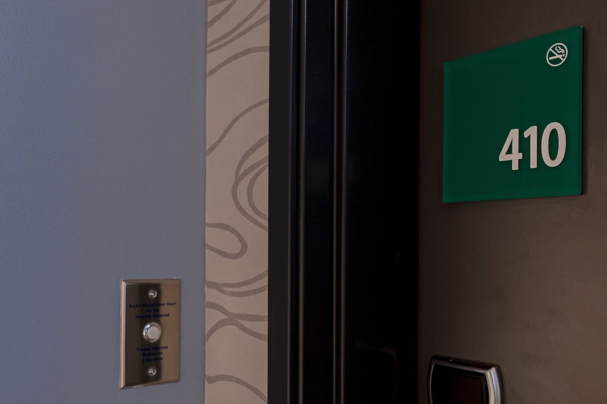 Standard Room, 1 King Bed, Accessible (Communications) | In-room safe, desk, laptop workspace, blackout drapes