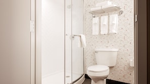 Standard Room, 1 King Bed, Accessible (Communications) | Bathroom | Free toiletries, hair dryer, bathrobes, towels - Holiday Inn & Suites Philadelphia W - Drexel Hill by IHG (Drexel Hill)