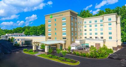 Holiday Inn & Suites Philadelphia W - Drexel Hill by IHG