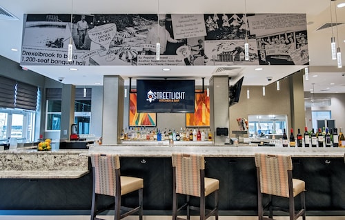 Holiday Inn & Suites Philadelphia W - Drexel Hill by IHG