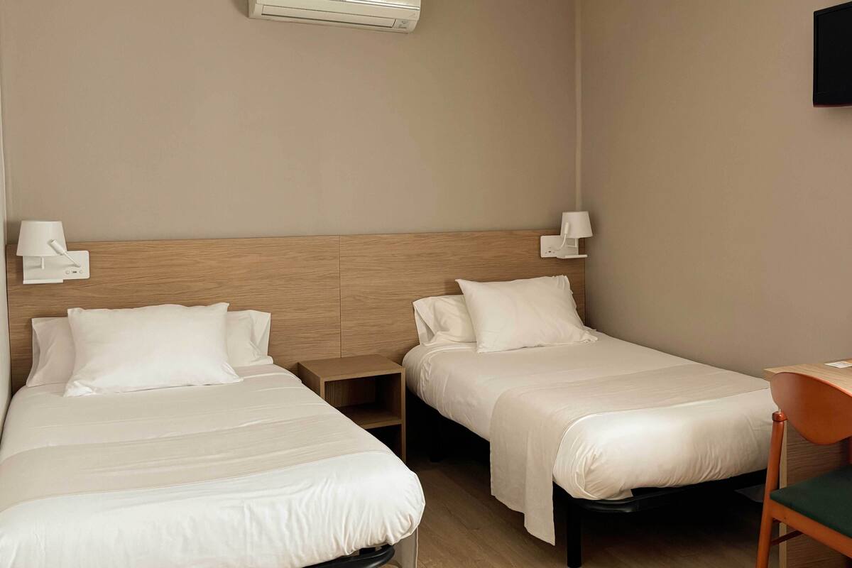 Habitació quàdruple | Escriptori i espai de treball apte per a portàtils 